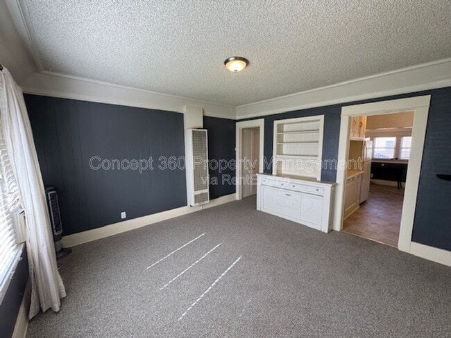 Building Photo - 3811 E 10th St