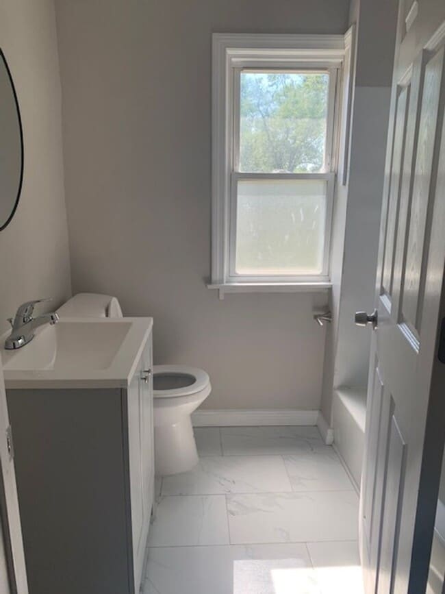 Building Photo - A Charm in Hazel Park