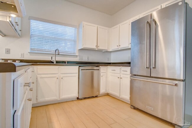 Building Photo - 1200 Jasper St