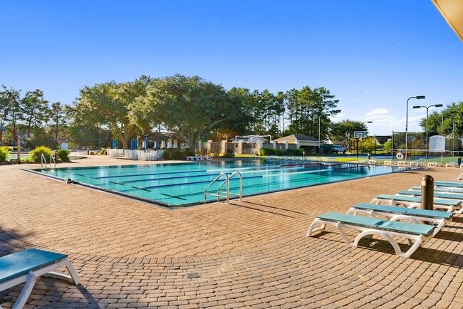 Building Photo - 554 Camellia Ct