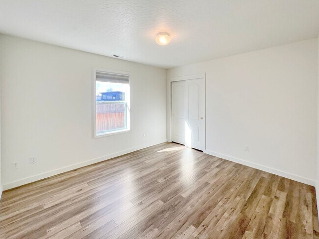 Building Photo - Suburban Dream: Exquisite 3BR Retreat with Modern Comforts and a Pet-Friendly Yard in Meridian