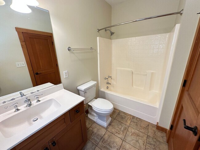 Building Photo - Charming 2 Bed, 2 Bath Custom Ranch on 5 A...