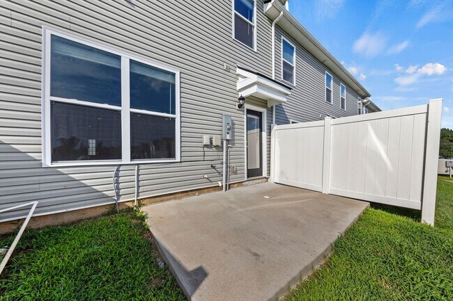 Building Photo - 155 Champions Ln