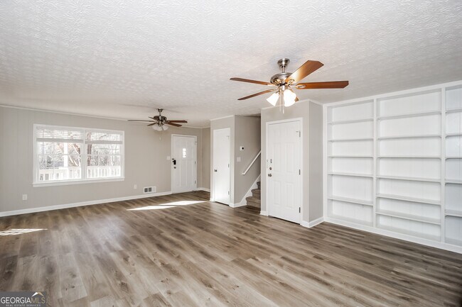 Building Photo - 112 Creekview Dr