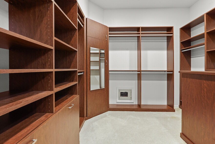Building Photo - 7042 Twin Hills Ter