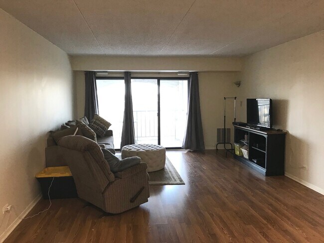 Building Photo - 375 Plum Creek Dr