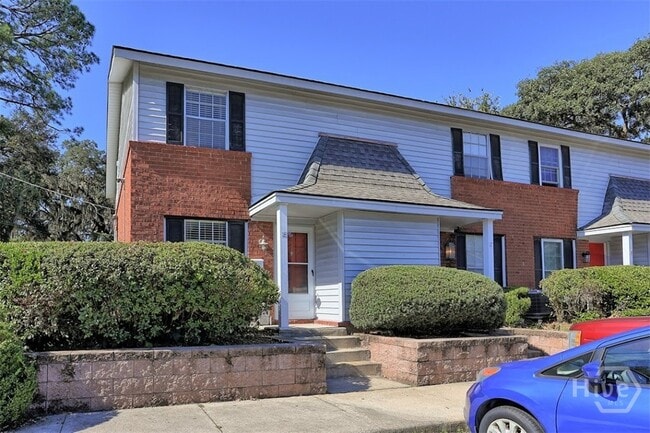 Primary Photo - 18 Knollwood Cir