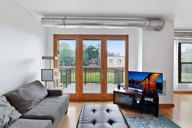 Building Photo - 15 E Franklin Ave