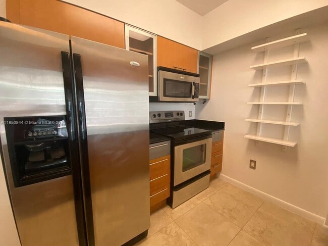 Building Photo - 1750 N Bayshore Dr