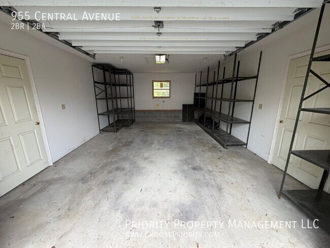 Building Photo - 955 Central Ave