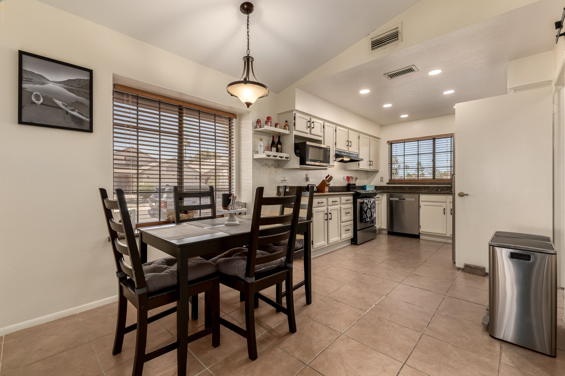 Building Photo - 8735 E Moreland St