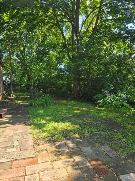Building Photo - 23 Stayman St