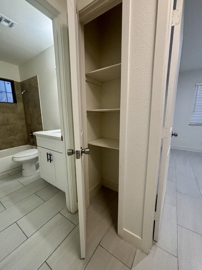 Building Photo - Updated Unit with Vinyl Floors & Stainless...