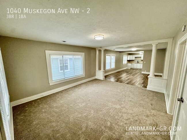 Building Photo - Updated 3-Bed, 1-Bath – First Month $1,050...