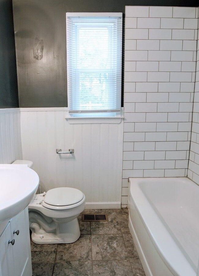 Building Photo - 3907 Peyton Ave