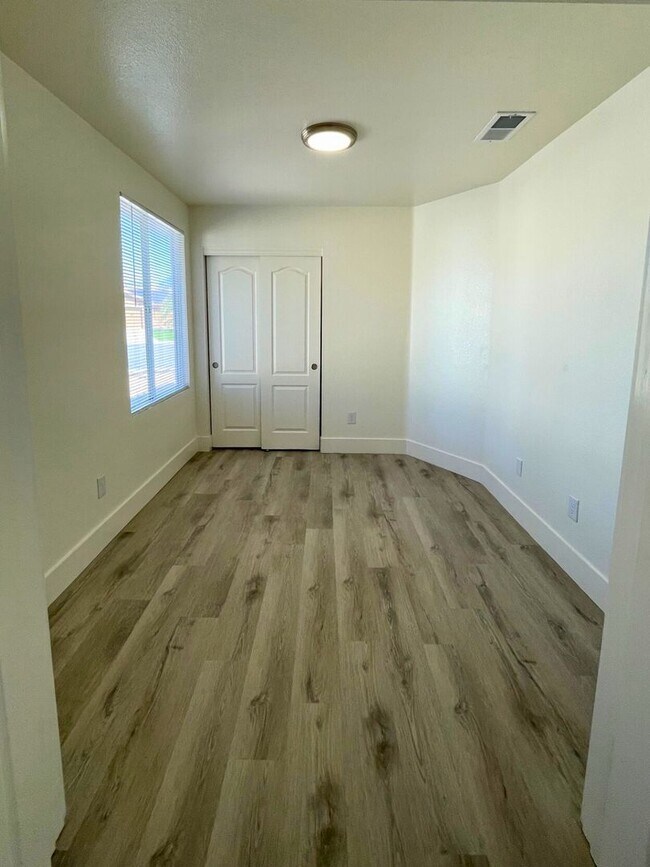 Building Photo - NEWLY RENOVATED 3BD/2BA SINGLE FAMILY HOME IN NORTH LAS VEGAS!