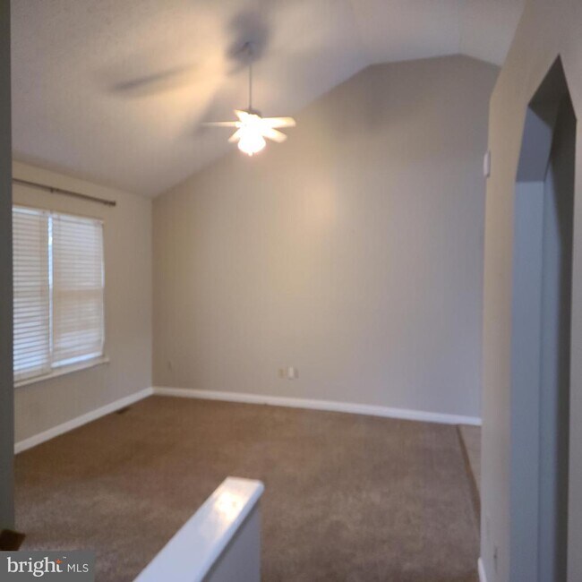 Building Photo - 135 Hill Valley Dr