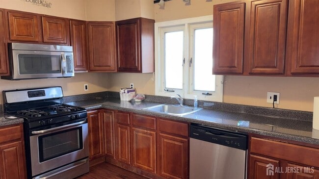 Building Photo - 60 Heald St