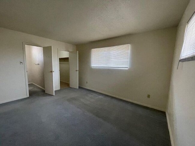 Building Photo - 36444 N 10th St
