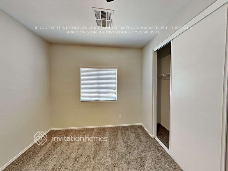 Building Photo - 2101 E Caspian Way