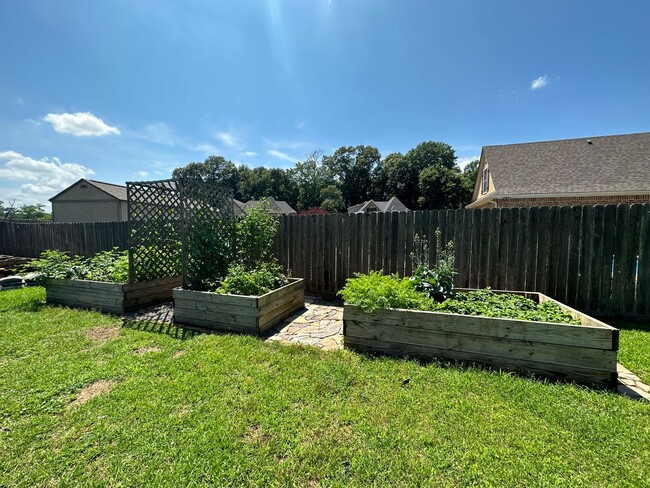 Building Photo - Haughton Home, Updated With Over 2,100 Squ...