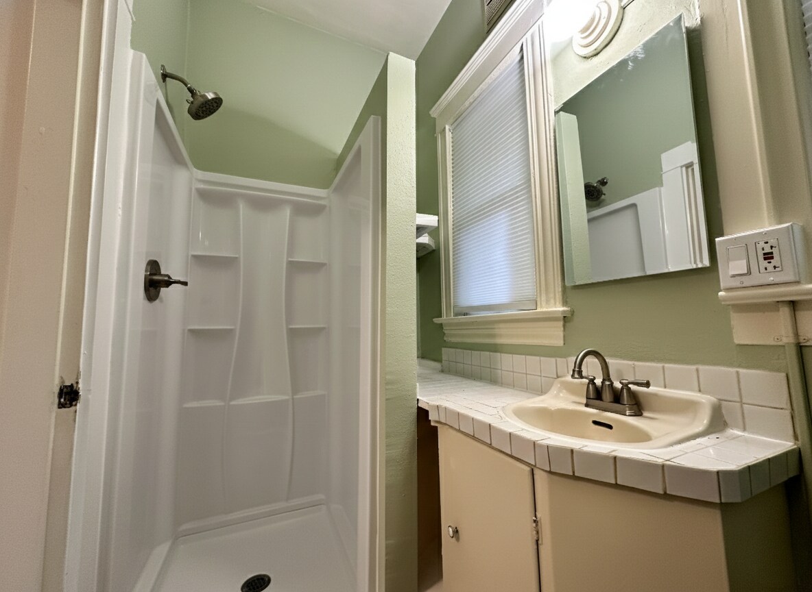 Building Photo - 1843 SW 16th Ave