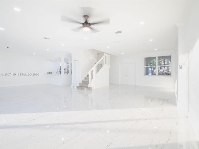 Building Photo - 801 Tanglewood Cir