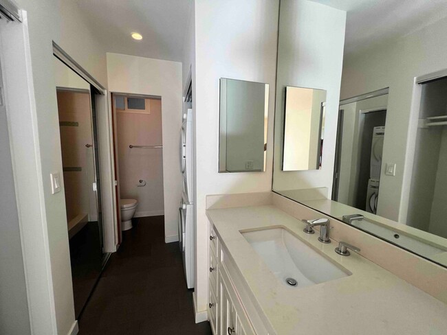 Building Photo - Mesmerizing 2-bedroom, 2-bath condominium ...