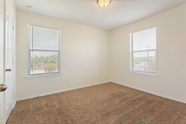 Building Photo - 2302 McCook Dr