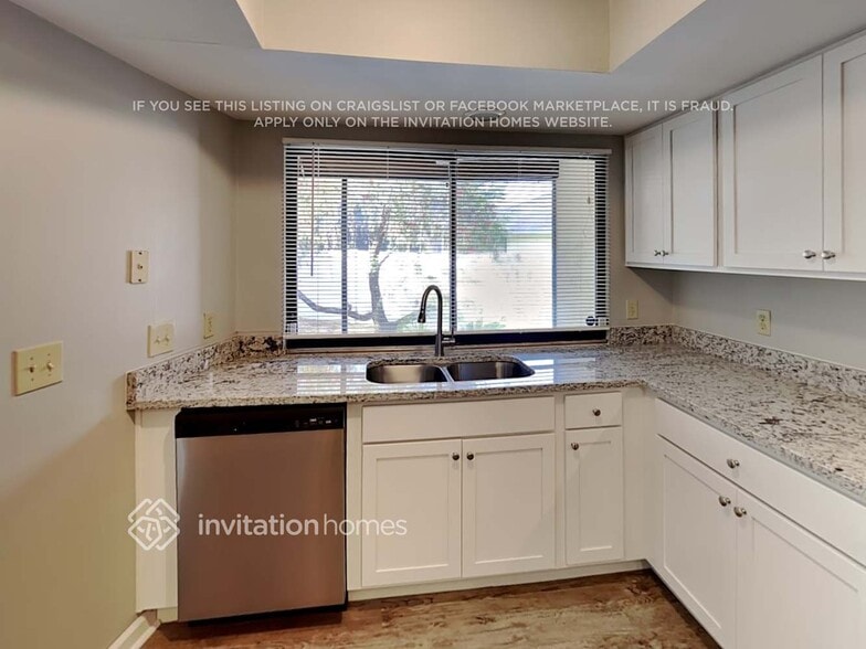 Building Photo - 9212 Regents Park Dr