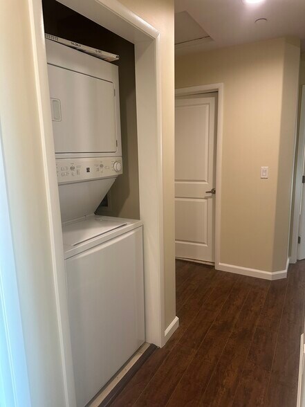 Building Photo - 14233 Tiara St