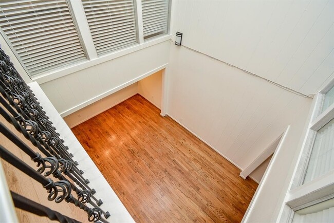 Building Photo - 917 S Ripple Creek Dr