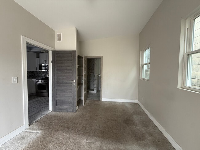 Building Photo - 5942 S Justine St