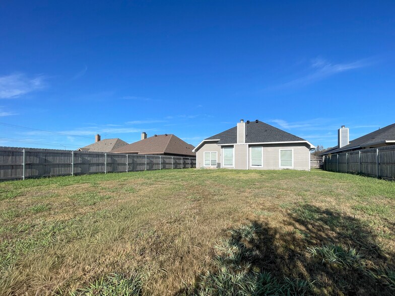 Building Photo - 10113 Condor Loop