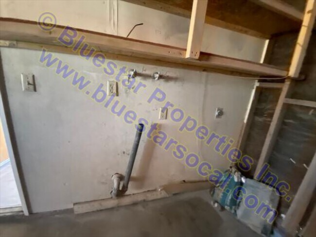 Building Photo - 18511-15Symeron