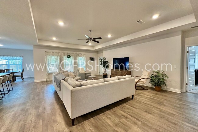 Building Photo - 8090 Silver Maple Dr