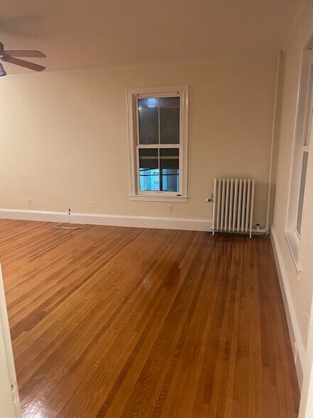 Building Photo - 14 Church Ave