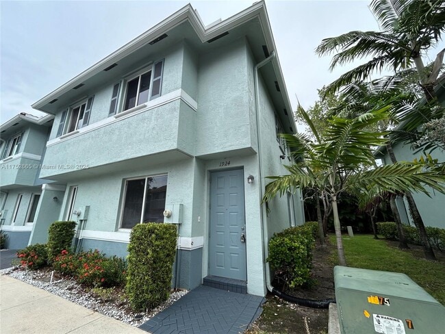 Primary Photo - 1924 Alamanda Way