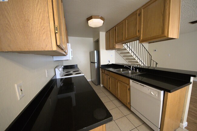 Building Photo - 1214 Sycamore Dr