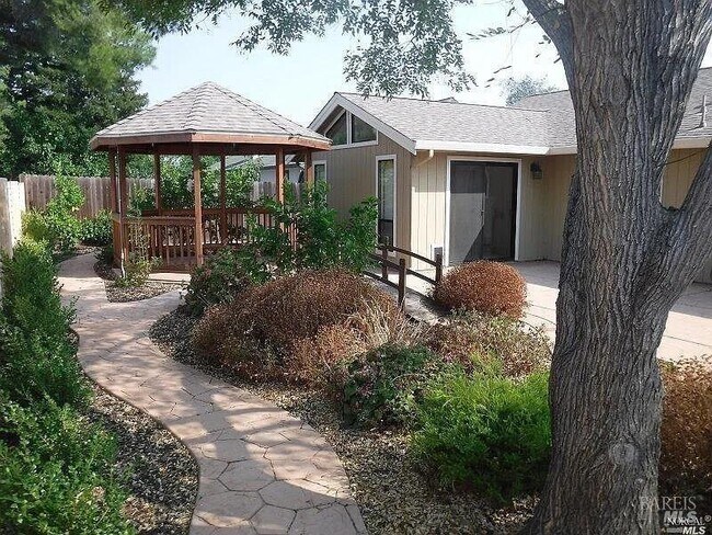 Building Photo - 312 Larkspur Dr