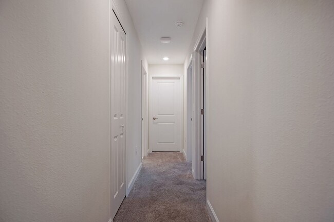 Building Photo - Pool Townhome Now Available