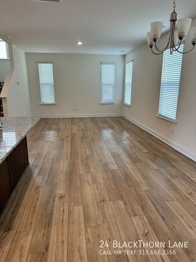 Building Photo - 24 Blackthorn Ln