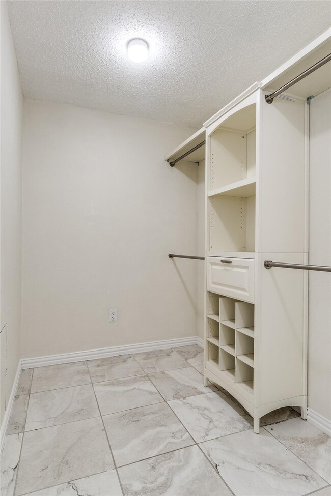 Building Photo - 5086 Matilda St