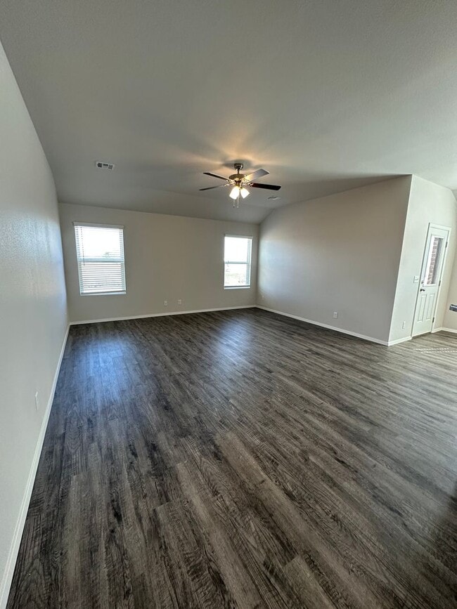 Building Photo - Now Preleasing Beautiful 3-Bedroom Home in Broken Arrow