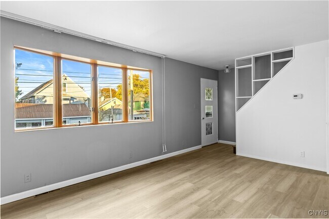 Building Photo - 60 Leslie Ave