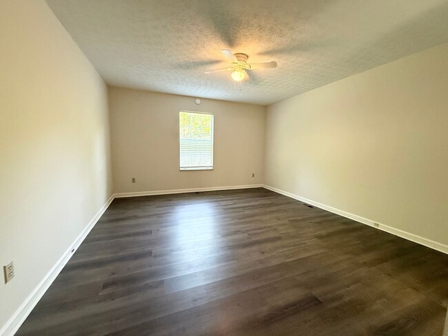 Building Photo - 340 Oran Rd
