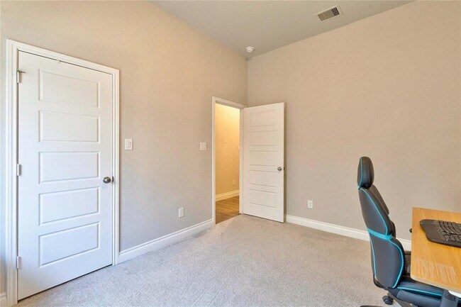 Building Photo - 2424 Burberry Ln
