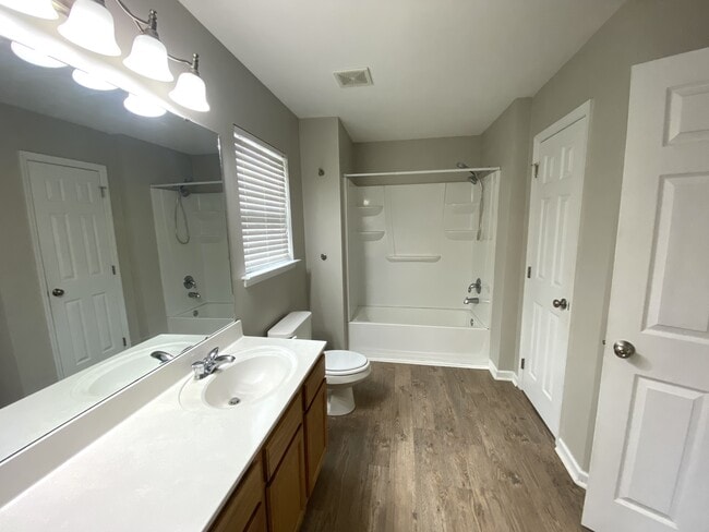 Building Photo - 406 Arbor Oaks Dr