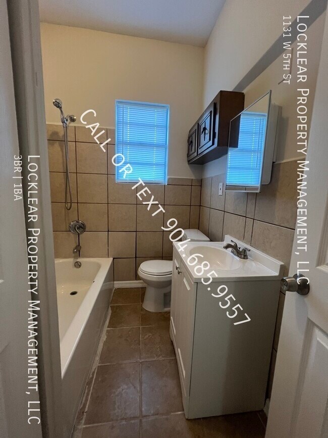 Building Photo - Newly Renovated 3 Bed, 2 Bath Single Famil...