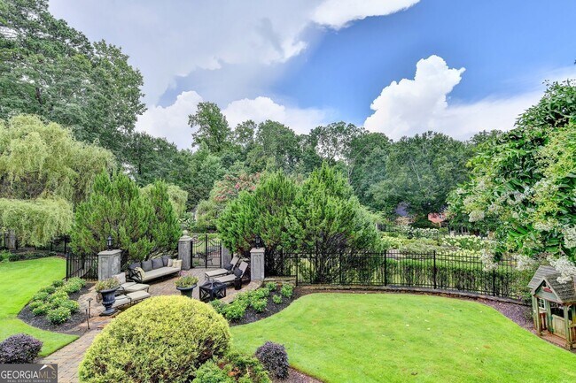 Building Photo - 2611 Briers N Dr